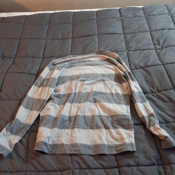 old navy long sleeve shirt boys (size 10-12) large - Picture 4 of 5